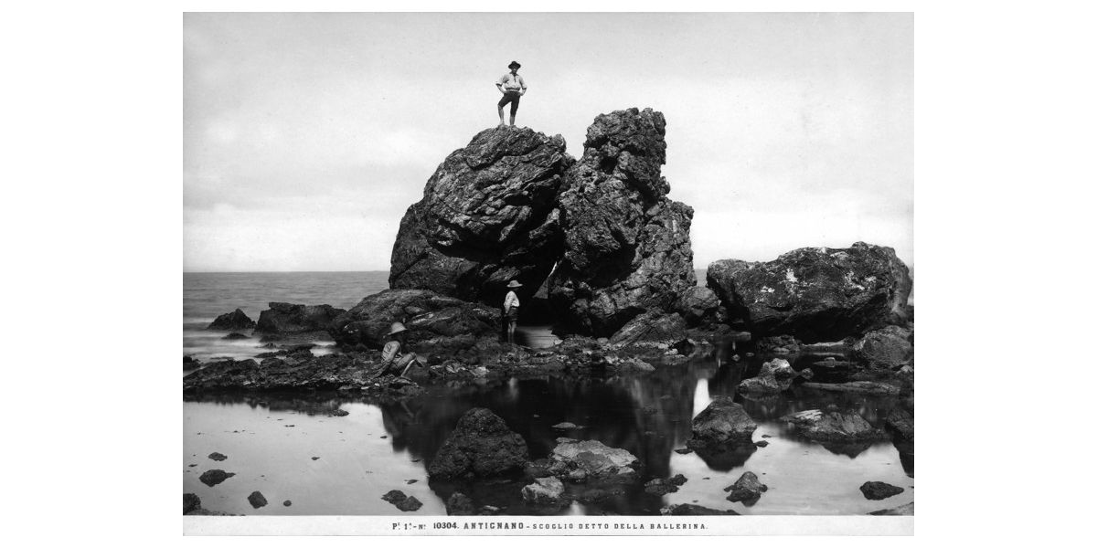 Fratelli Alinari, Scoglio della Ballerina ad Antignano, ante 1908, negativo alla gelatina sali d’argento su vetro, 21 x 27 cm, Archivi Alinari-archivio Alinari, Firenze