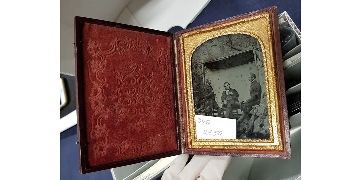 Ambrotype with portrait of men's group, with Union-Case.