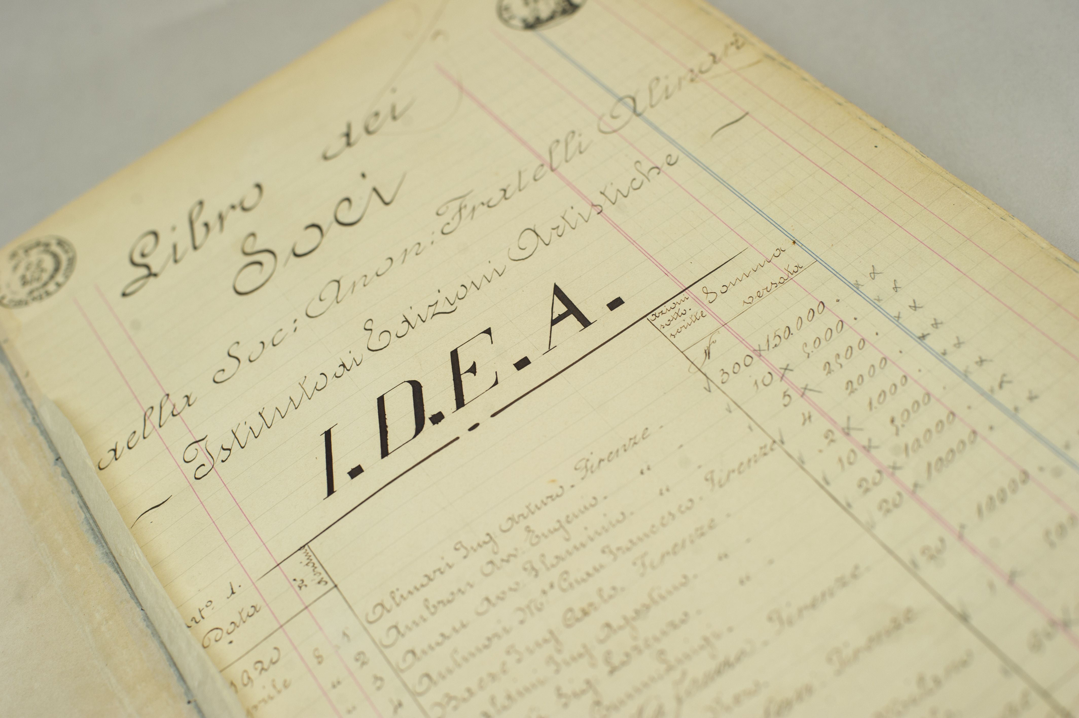 Il riordino del fondo presso il deposito di Art Defender. Foto: Juan Calcagno.