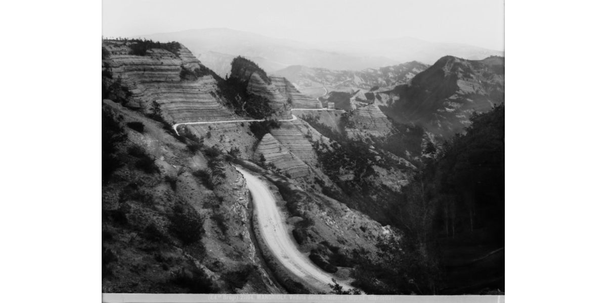 Stabilimento Giacomo Brogi, The Mandrioli pass with the 'Scalacce', ca. 1920, silver gelatin dry glass plate negative, 21 x 27 cm, Alinari Archives-Brogi archive, Florence