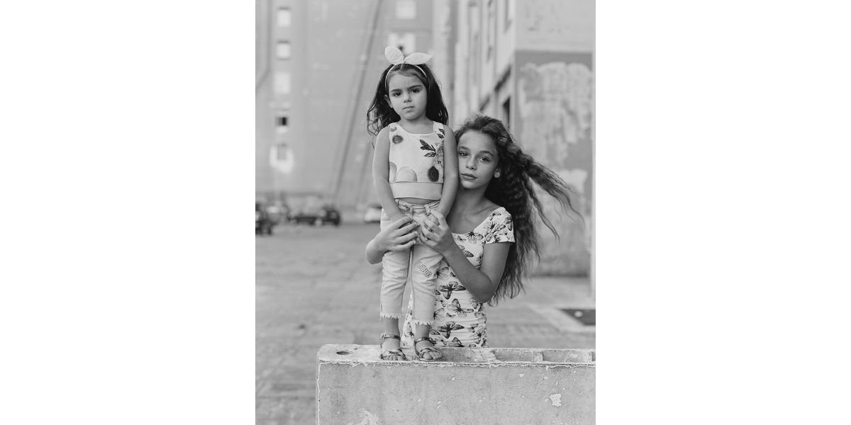 Arianna Arcara, Claudio Majorana, from the series "Ciao vita mia", Alessia and Emiliana, Librino, Catania, Italia, 2018, inkjeFVD-F-004044-0000t Fine Art print on archival Hahnemühle Baryta 315 photo paper, 60 × 48 cm, © Arianna Arcara e Claudio Majorana