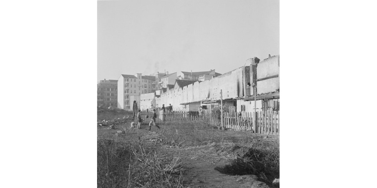 Alberto Lattuada, Teulié street, Milan, 1939-1940, modern silver salt print on paper from silver gelatin cellulose acetate film, Alinari Archives-Lattuada archive, Florence