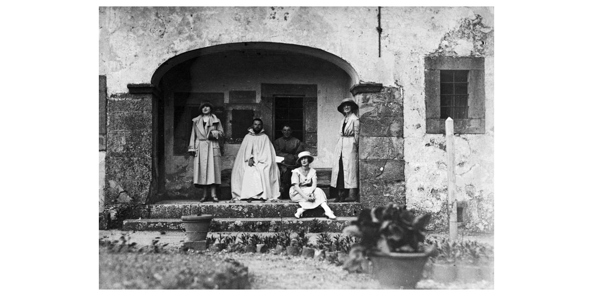Aurelio Monteverde, Visitors to the Camaldoli Monastery, May 1920, silver gelatin dry glass plate negative, 9 x 12 cm, Alinari Archives-Monteverde archive, Florence