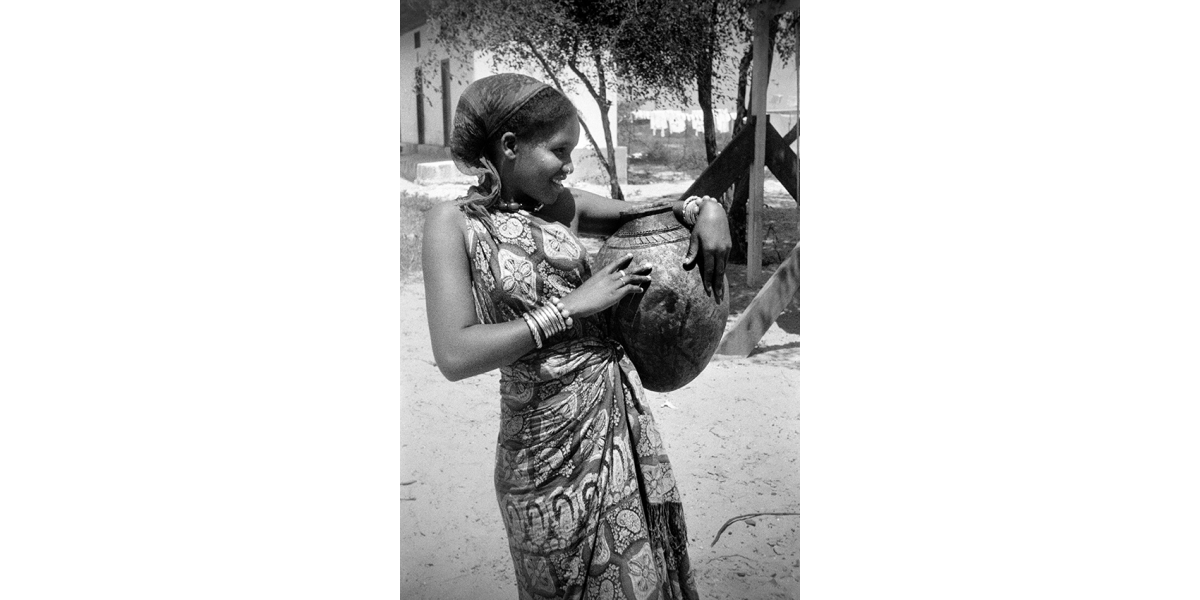 Edith Arnaldi, At Edith’s Villa, Somalia, 1951, Lambda Durst b/w silver gelatin print from silver gelatin cellulose acetate film, 35 mm, Alinari Archives-Edith Arnaldi archive, Florence