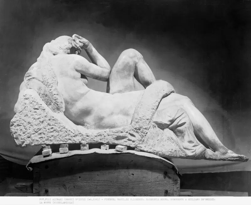 Stabilimento Giacomo Brogi,   Michelangelo Buonarroti, La Notte, particolare della tomba di Giuliano de'Medici duca di Nemours (1526-1531 ca.), vista da tergo, Cappelle Medicee della Basilica di San Lorenzo, Firenze, 1940-1943, negativo alla gelatina sali d'argento su vetro, 21x27 cm, Archivi Alinari, Firenze