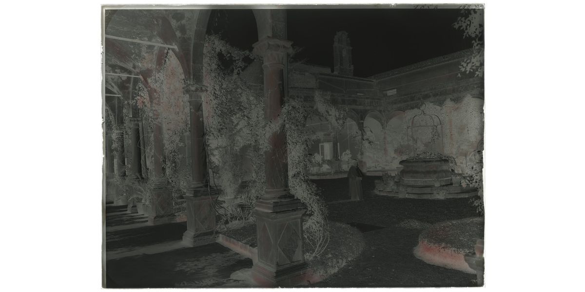 Wilhelm von Gloeden, Cloister of San Domenico in Taormina, 1890-1900 ca., silver gelatin dry glass plate negative, Alinari Archives-von Gloeden archive, Florence