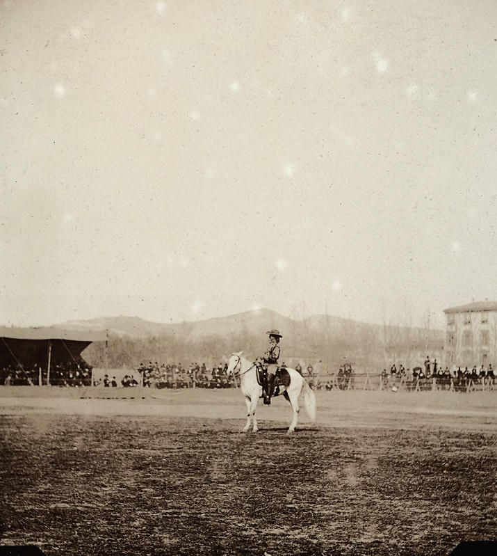 Unknown author, Buffalo Bill (pseudonym of William Frederick Cody, 1846–1917), American soldier, hunter and showman, on horseback during his show “Buffalo Bill’s Wild West”, Europe, ca. 1887–1889, collodion-celloidin aristotype on paper, Alinari Archives, Florence