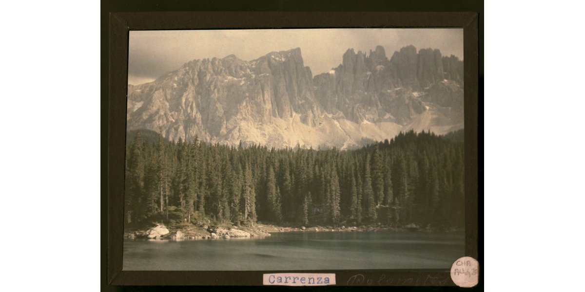 Henrie Chouanard,Lake Carezza with the Latemar mountains, 1930-1935 ca., autochrome on film, Alinari Archives-Chouanard archive, Florence