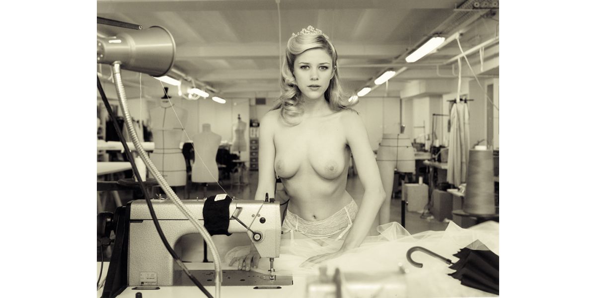 Bettina Rheims, "Rencontre sur une table de direction", Paris, February 2009, digital print, 295x417 mm, Alinari Archives, Florence