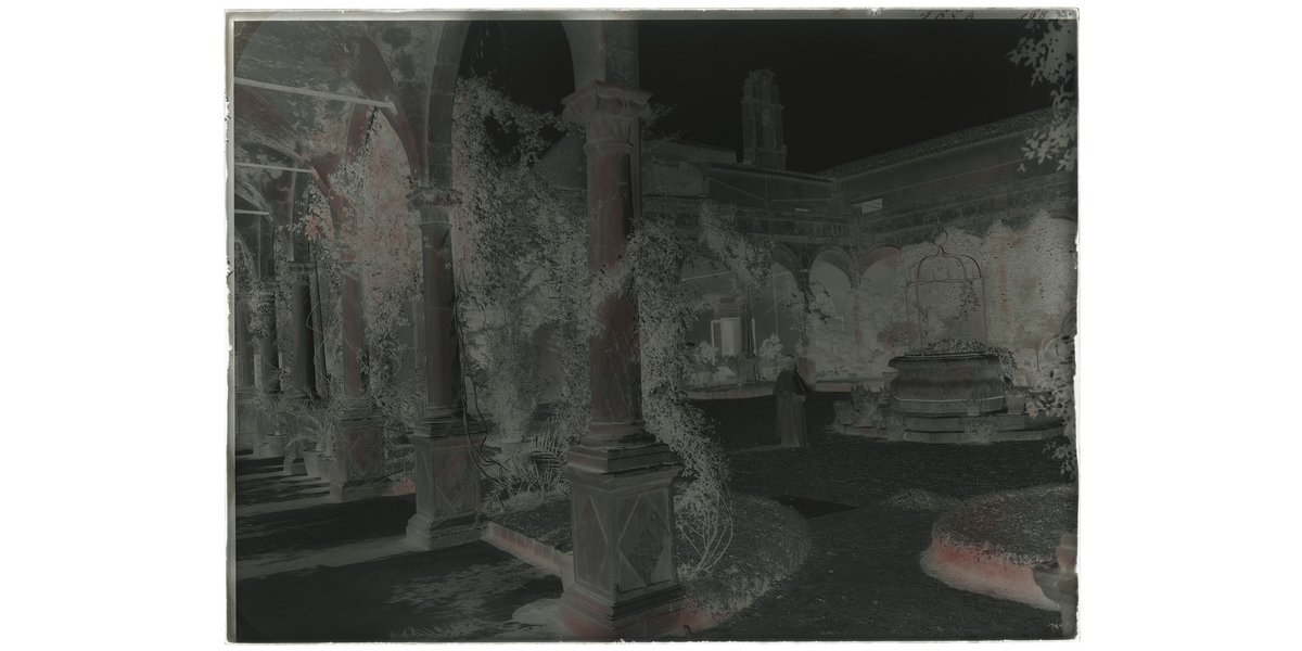 Wilhelm von Gloeden, Cloister of San Domenico in Taormina, 1890-1900 ca., silver gelatin dry glass plate negative, Alinari Archives-von Gloeden archive, Florence