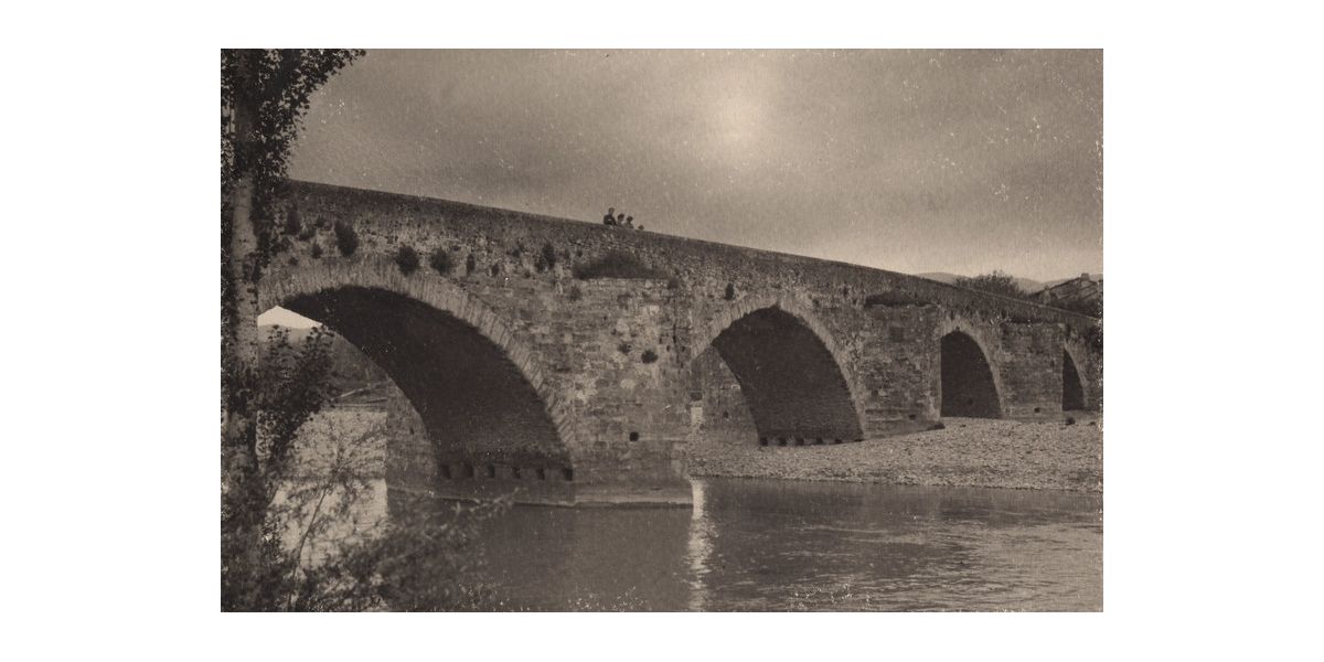 Vittorio Alinari, From the Album “L’Arno 1”, Buriano Bridge over the Arno, 1908, gelatin bromide silver print with toning, 9 x 14 cm, Alinari Archives-album collection, Florence