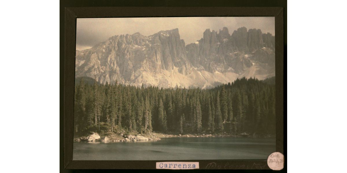 Henrie Chouanard,Lake Carezza with the Latemar mountains, 1930-1935 ca., autochrome on film, Alinari Archives-Chouanard archive, Florence