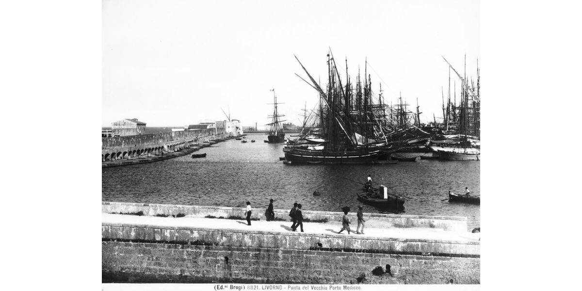 Stabilimento Giacomo Brogi, Punta del Vecchio Porto Mediceo a Livorno, 1900 ca., negativo alla gelatina sali d’argento su vetro, 21 x 27 cm, Archivi Alinari-archivio Brogi, Firenze