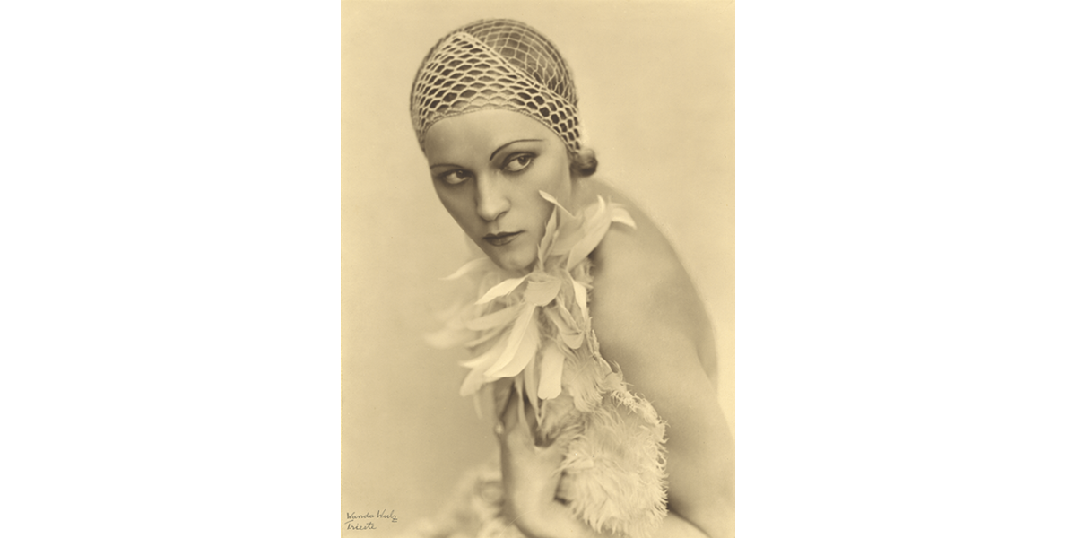 Wanda Wulz, "Newa", 1930 ca., gelatin silver print with toning, 232x172 mm, Alinari Archives-Studio Wulz archive, Florence