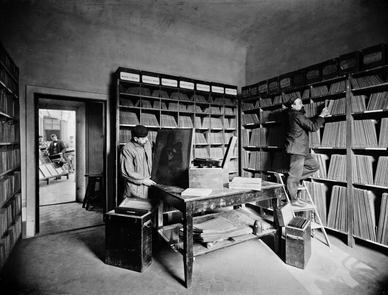 APA-S-011953-0011_800px.jpg