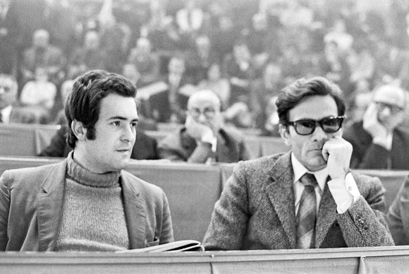 Adriano Mordenti per Team, Lo scrittore Pier Paolo Pasolini e il regista Bernardo Bertolucci, febbraio 1969, pellicola in acetato di cellulosa alla gelatina sali d’argento, Archivi Alinari, Firenze