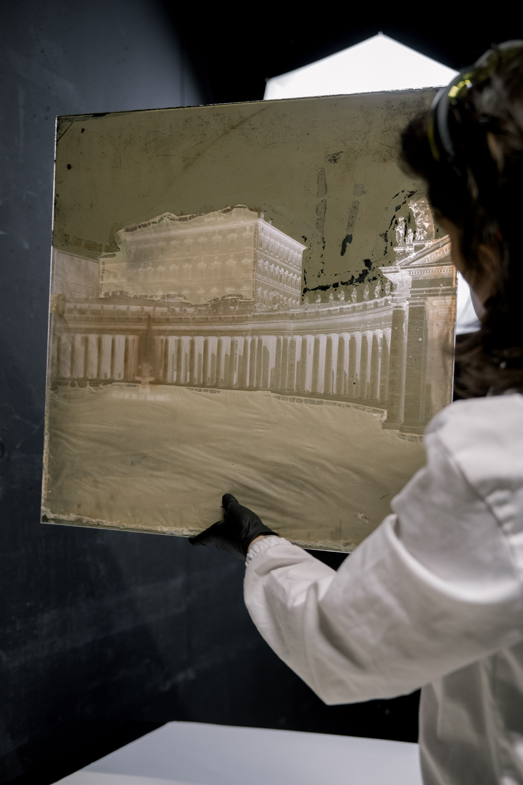 Il restauro del corpus delle lastre extra formato degli Archivi Alinari