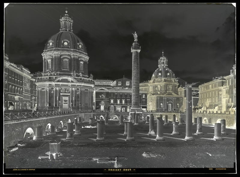 Fratelli Alinari, Foro di Traiano, Roma. Il negativo fa parte del corpus delle lastre extra formato, negativo alla gelatina ai sali d'argento su lastra di vetro, dimensioni 75,2 x 55,2 x 0,3 cm, Archivi Alinari, Firenze