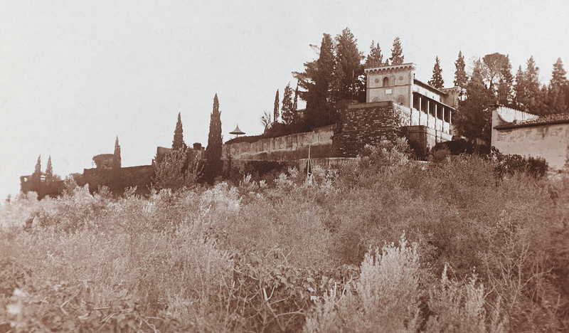 Autore non identificato, Veduta di Bellosguardo con Villa dell’Ombrellino, ottobre 1921, aristotipia, Archivi Alinari-collezione album, Firenze