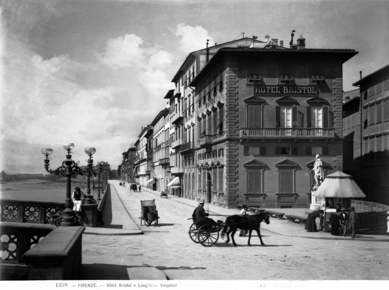 Anchise Mannelli & C., Hotel Bristol sul Lungarno Vespucci a Firenze, 1880-1890 ca., negativo alla gelatina sali d’argento su vetro, Archivi Alinari-archivio Mannelli, Firenze